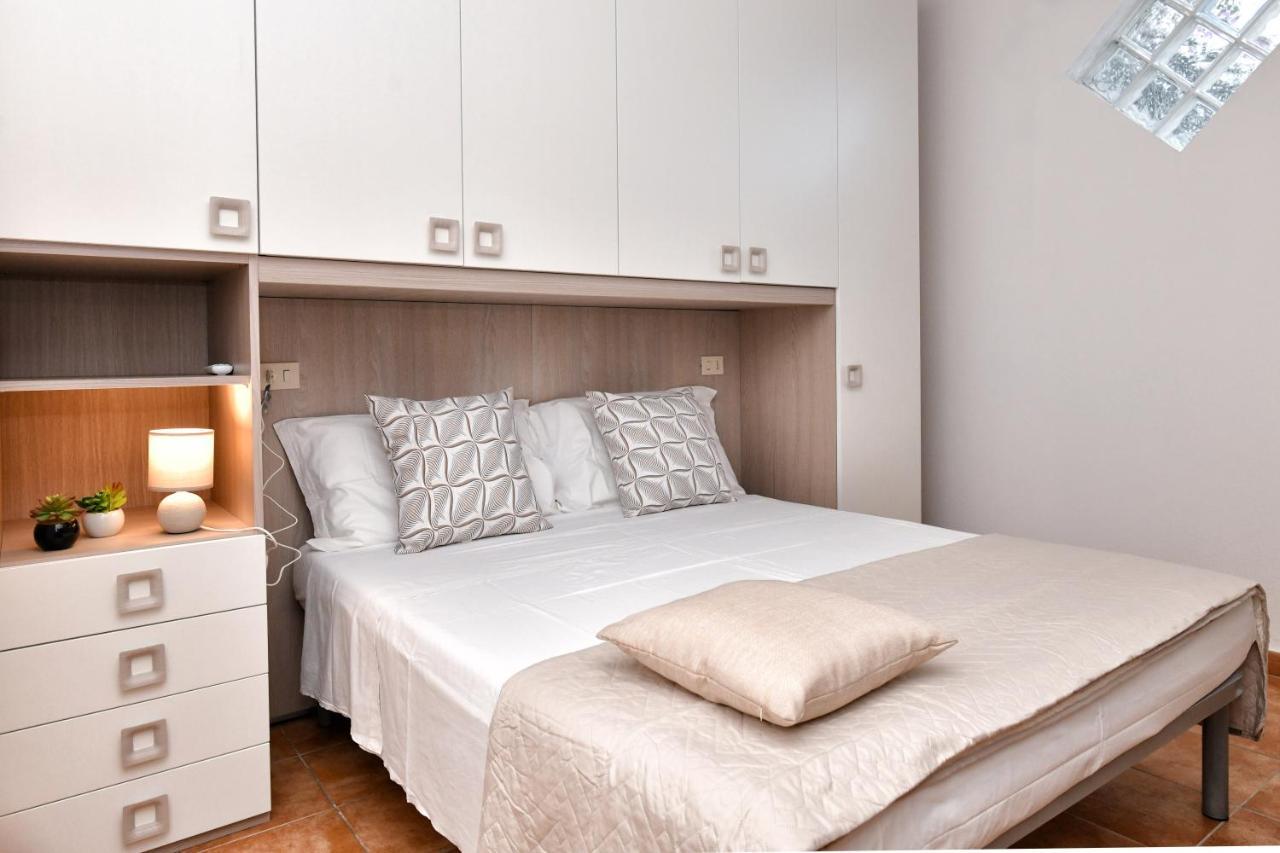 Residence Chiaro Di Luna Сан Теодоро Екстериор снимка